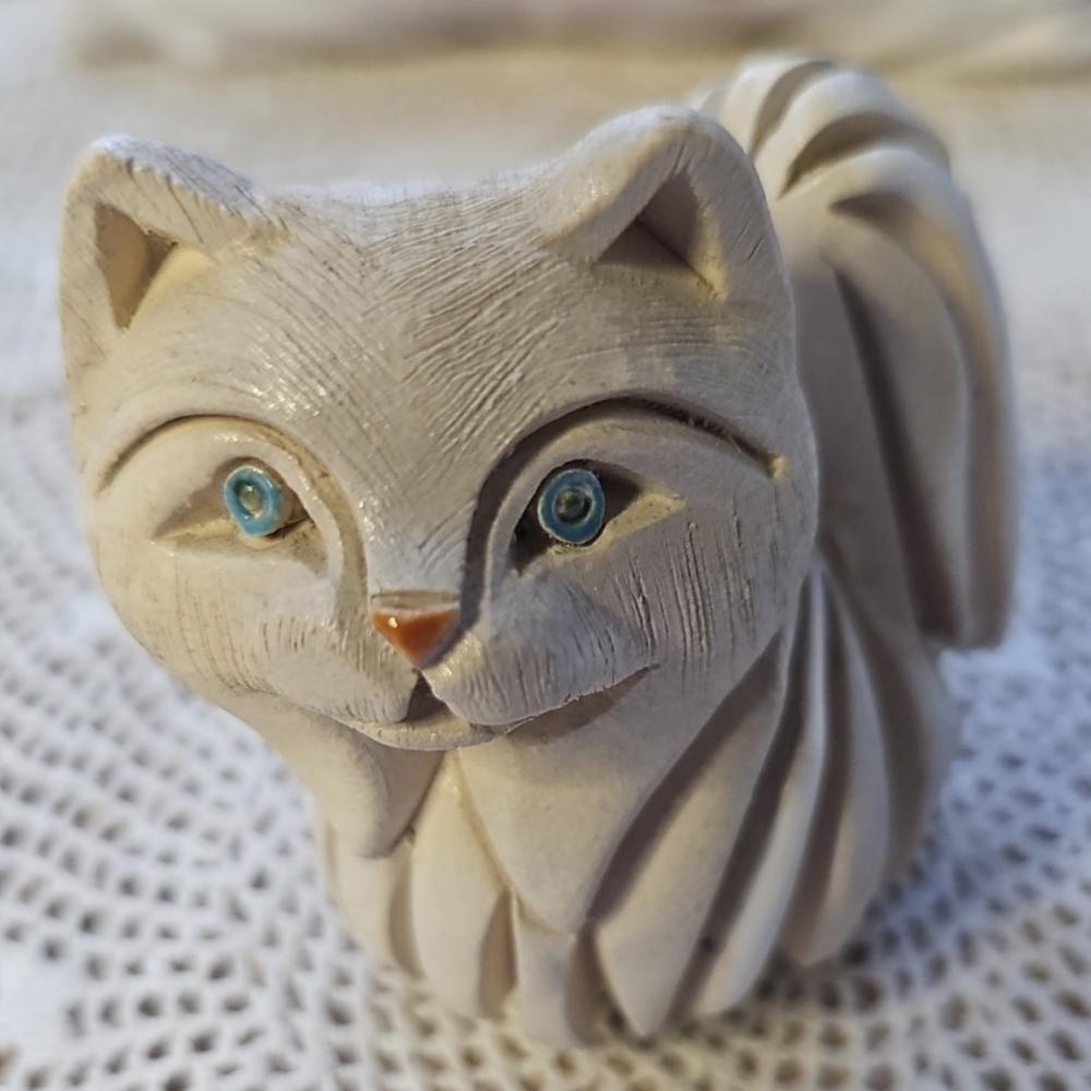 Vintage 1980 Artesania Rinconada Himalayan Cat Blue Eye Tan,White Kitty Figurine
